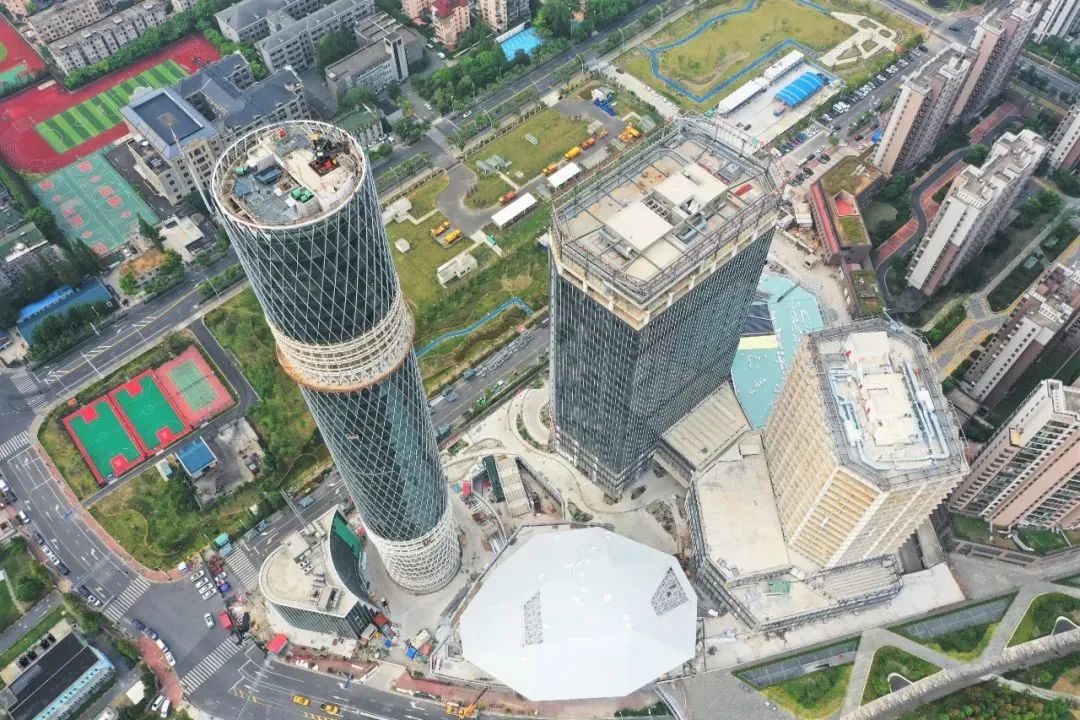 【钢结构·工程】上海长滩180米“金箍棒”观光塔的44米高钢结构整体提升(图9)