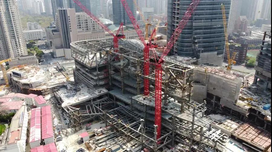【行业案例】上海机施徐家汇中心T1塔楼完成塔冠钢结构施工！(图2)