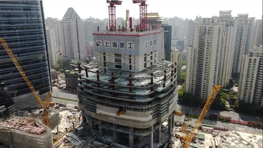 【行业案例】上海机施徐家汇中心T1塔楼完成塔冠钢结构施工！(图3)