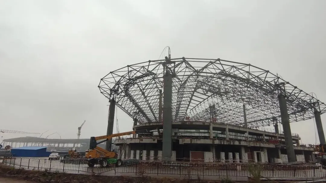 【钢结构·资讯】上海宝冶重庆江北机场T3B航站楼指廊屋面钢结构顺利封顶(图2) 图片