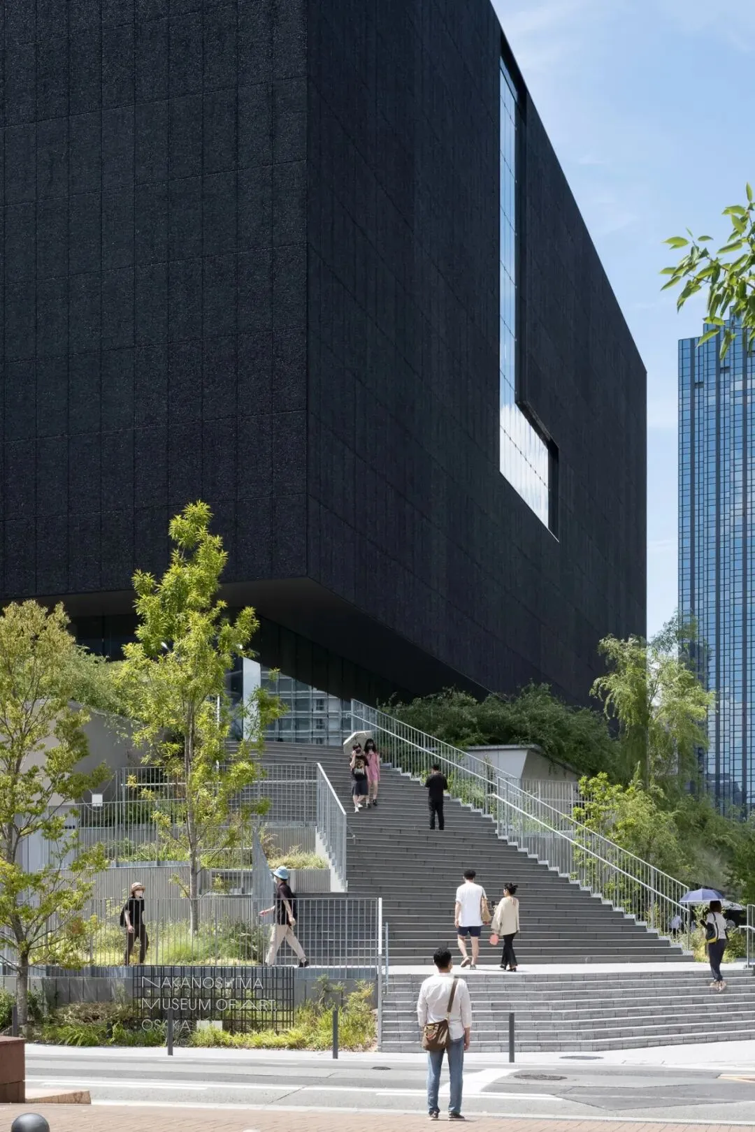 【钢结构·设计】“黑盒子”体量,“漂浮”的钢结构美术馆建筑(图8) 图片