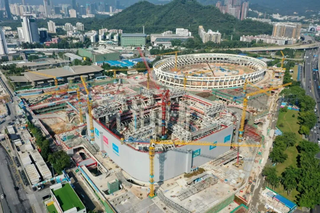 【钢结构·工程】1700吨口字型钢桁架,提升高度为32m——深圳市体育中心改造提升项目(一期)主体工程屋盖口字型主桁架顺利提升(图1) 图片